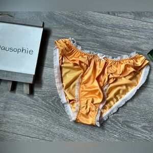 Vintage Japanese Wacoal satin marigold ruffle panties w white lace trim. M